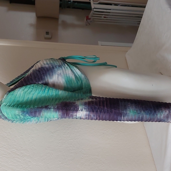 FIT IN,  rib cinched long sleeve crop top. Blue and green. Pre-owned great cond. - Picture 3 of 6